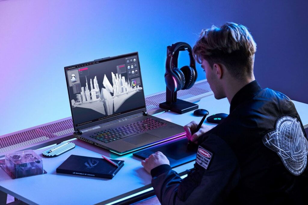 Jovem usando notebook gamer com iluminação neon, em ambiente tecnológico e criativo.